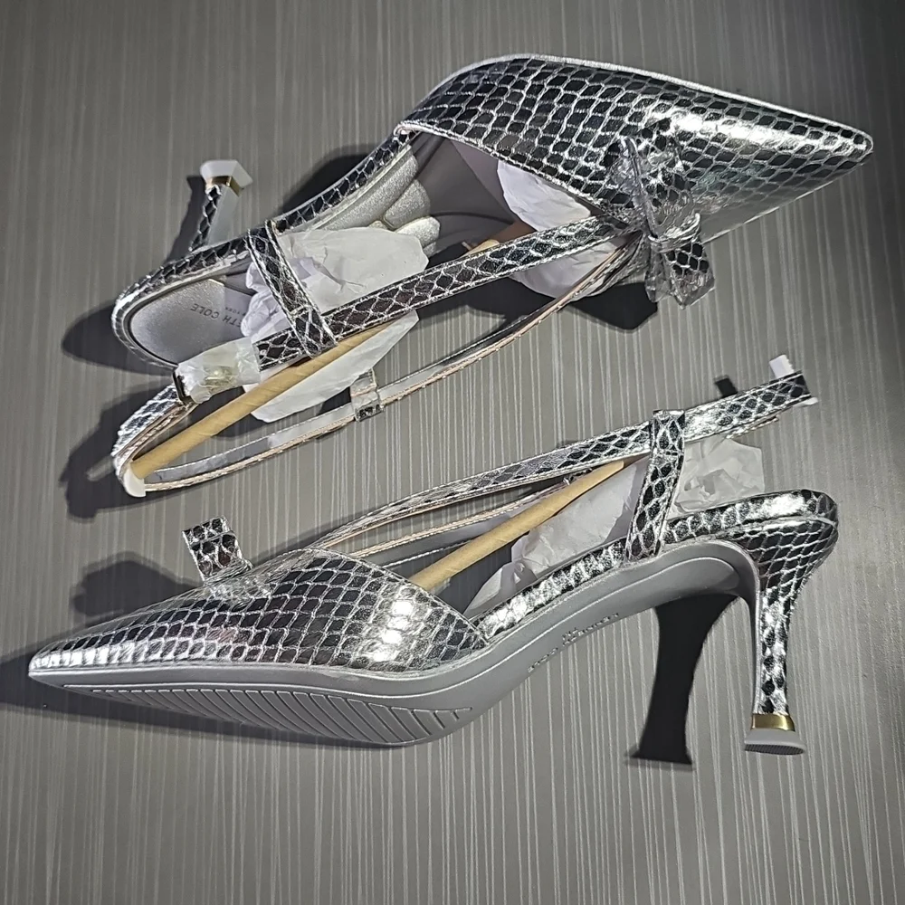 Kenneth Cole New York Umayra Silver Snake Pointed Toe Pumps Women's 7M NEW - Picture 10 of 12